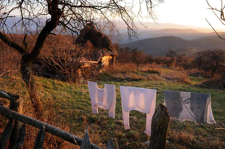 Wäsche vor Berglandschaft