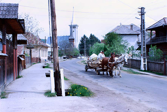 Straße mit Kirche
