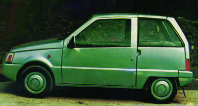 grüner kleiner Dacia