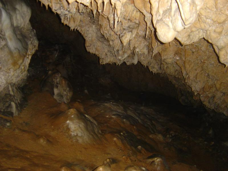 Höhle mit Formationen
