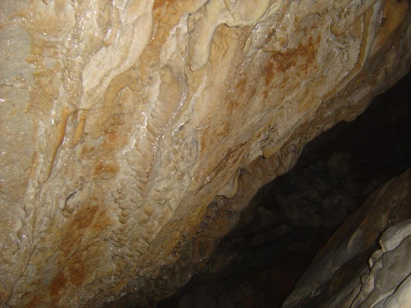 Höhle mit Formationen