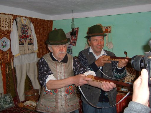 Menschen in Trachten