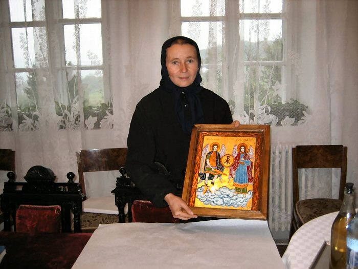 Nonne mit Ikone in der Hand