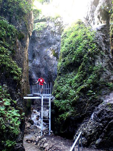 Schlucht mit Leitern