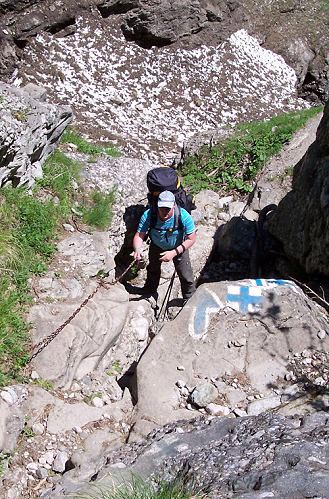 Schlucht mit Seilen