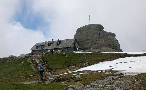 Berglandschaft mit Hütte