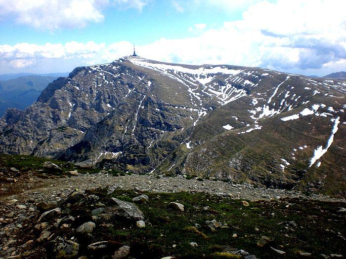 Berglandschaft mit Funkturm