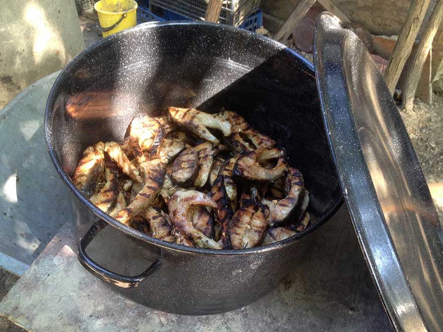 Topf gefüllt mit Fleisch