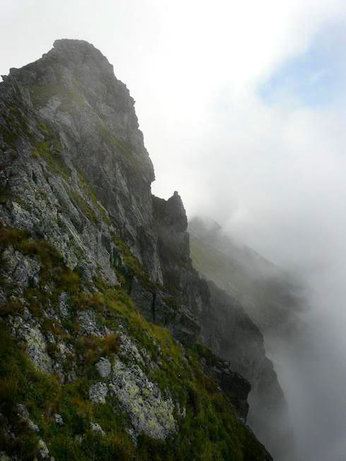 Felswand im Nebel