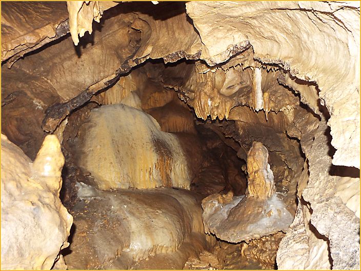 Tropfsteine in einer Höhle