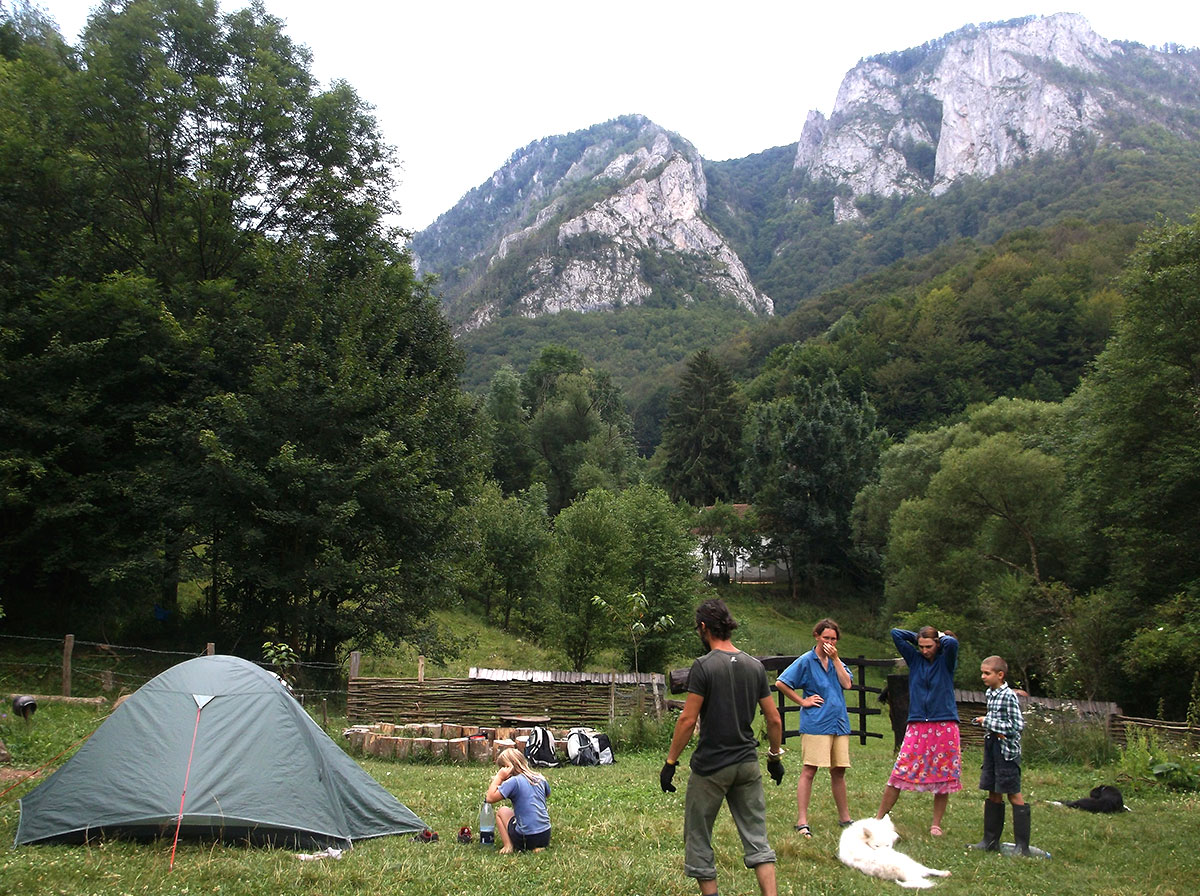 Zelt auf Wiese