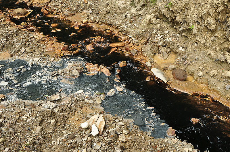 Nahaufnahme des schwarzen Flusses
