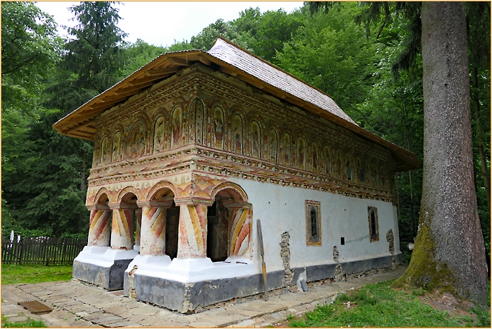 historisches Kloster mit Fresken
