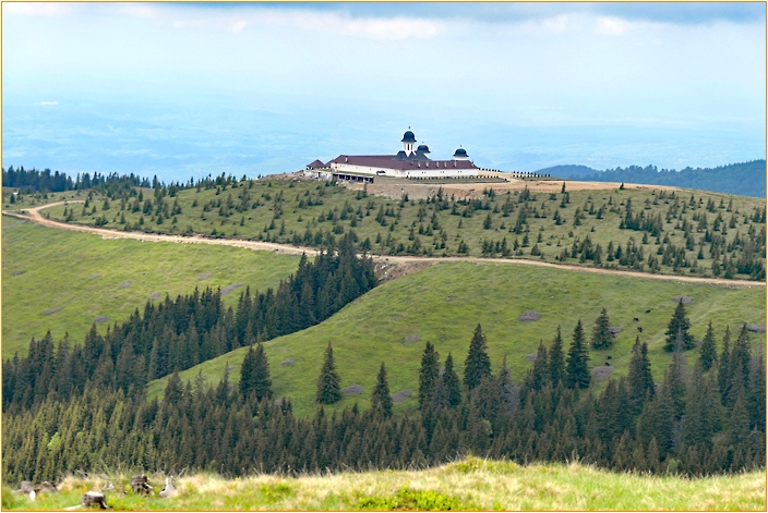 Kloster mit Blick ins Tal