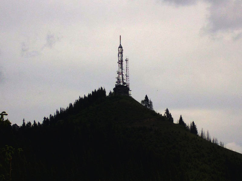 Sendeturm auf einem Berg