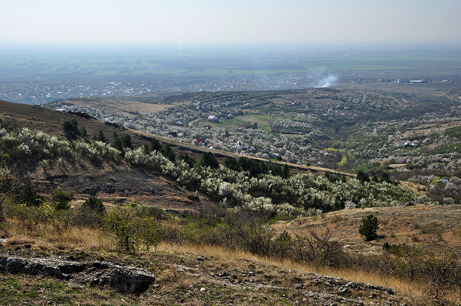 Panoramablick vom Berg mit Weitblick ins Tal