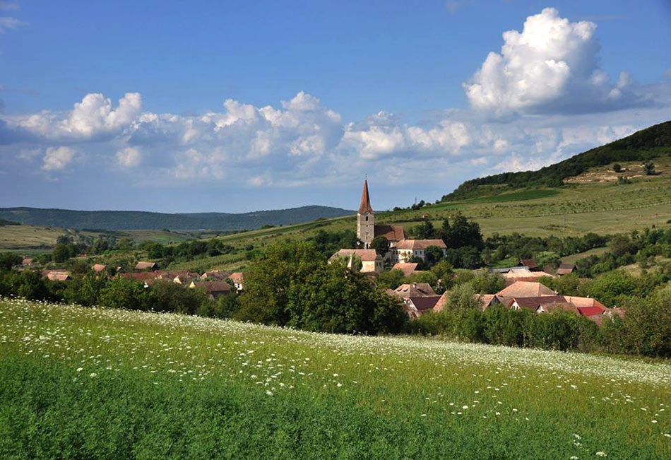 Kirchenburg in Dorflandschaft