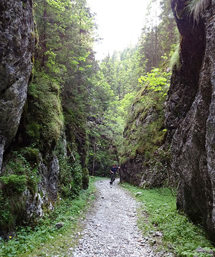 Weg durch Schlucht