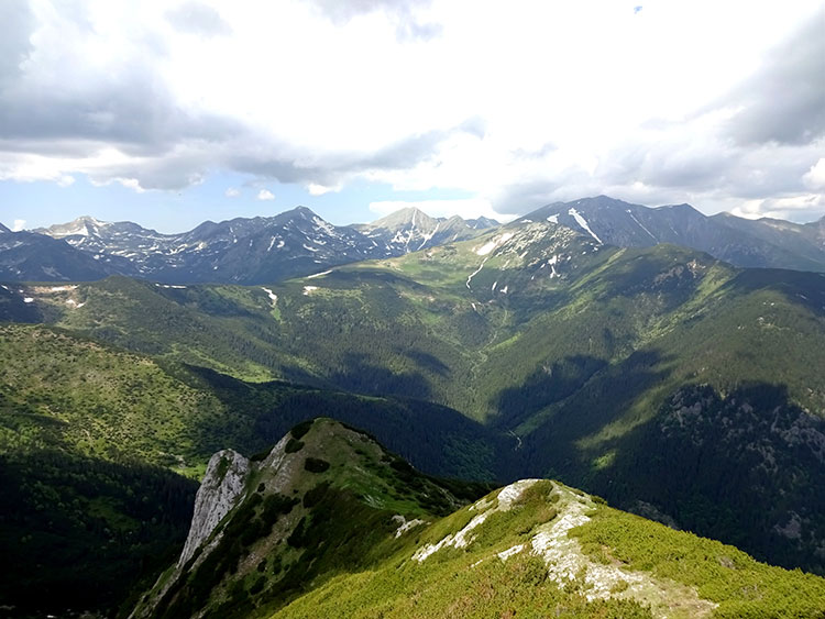 Ausicht auf Berggipfel