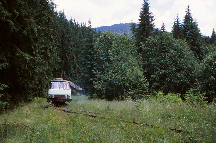 Foto von selbstgebautem Schienenbus von vorn