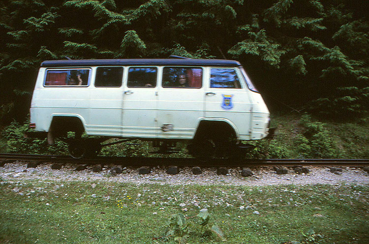 Foto von selbstgebautem Schienenbus von der Seite