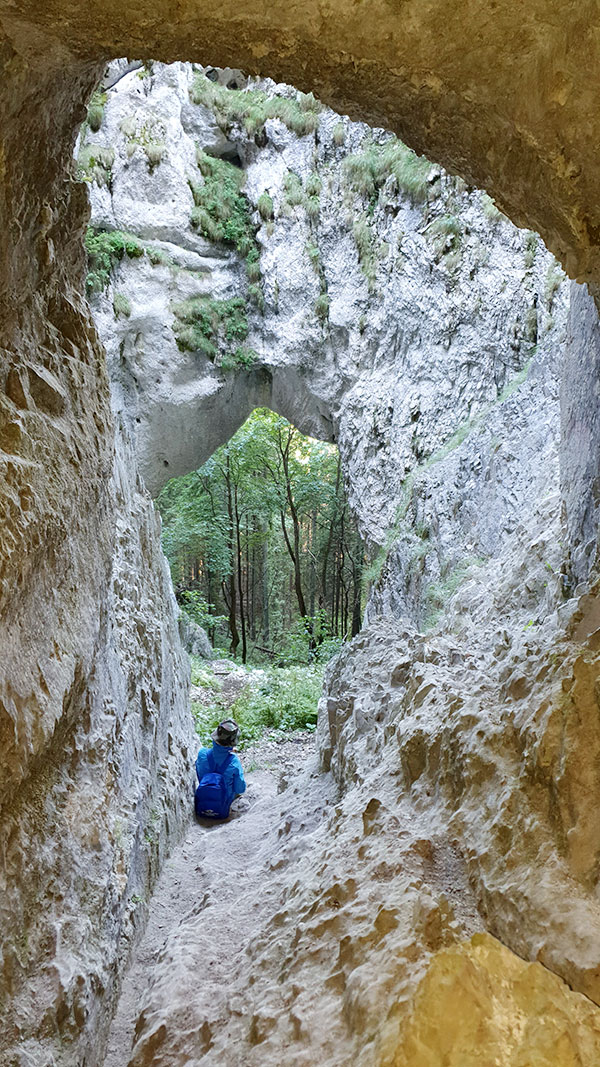 Alexander sitzt vor Steintor