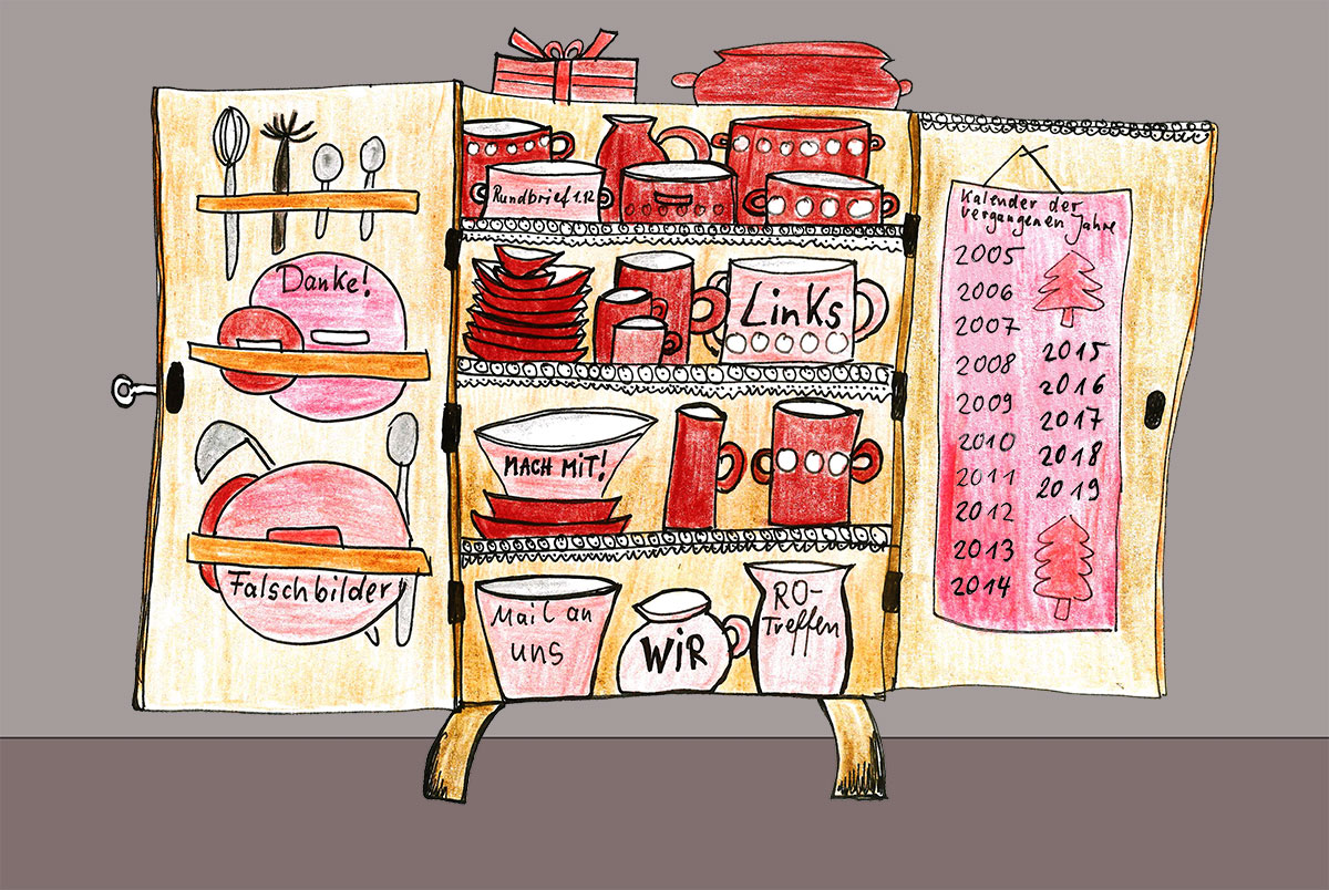 Schrank mit Geschirr, Töpfen, Deckeln und im Schrank sind weitere Links versteckt