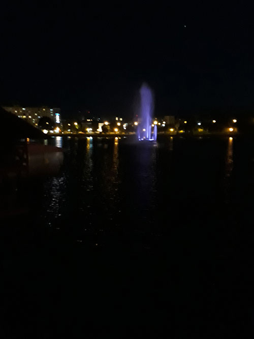 Springbrunnen bei Nacht