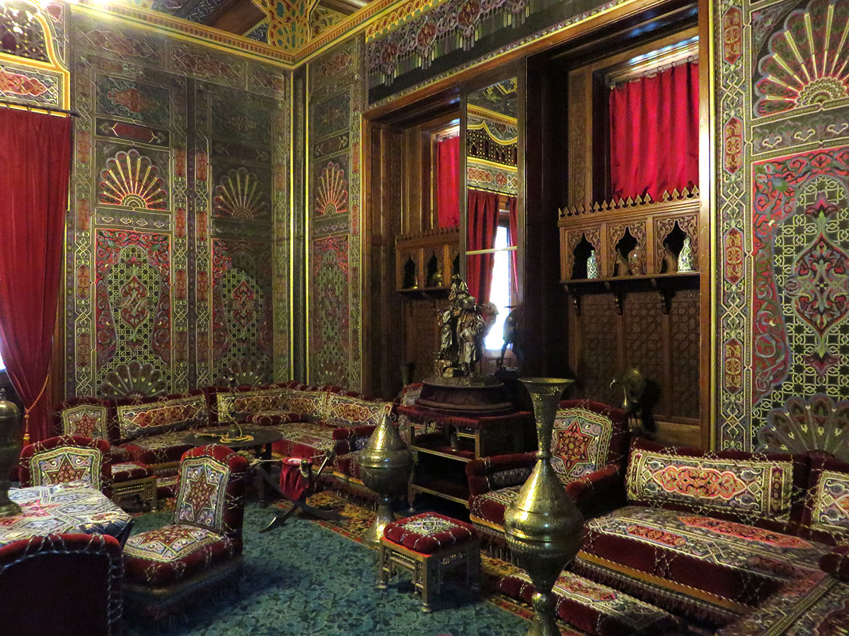 reich verzierter Thronsaal