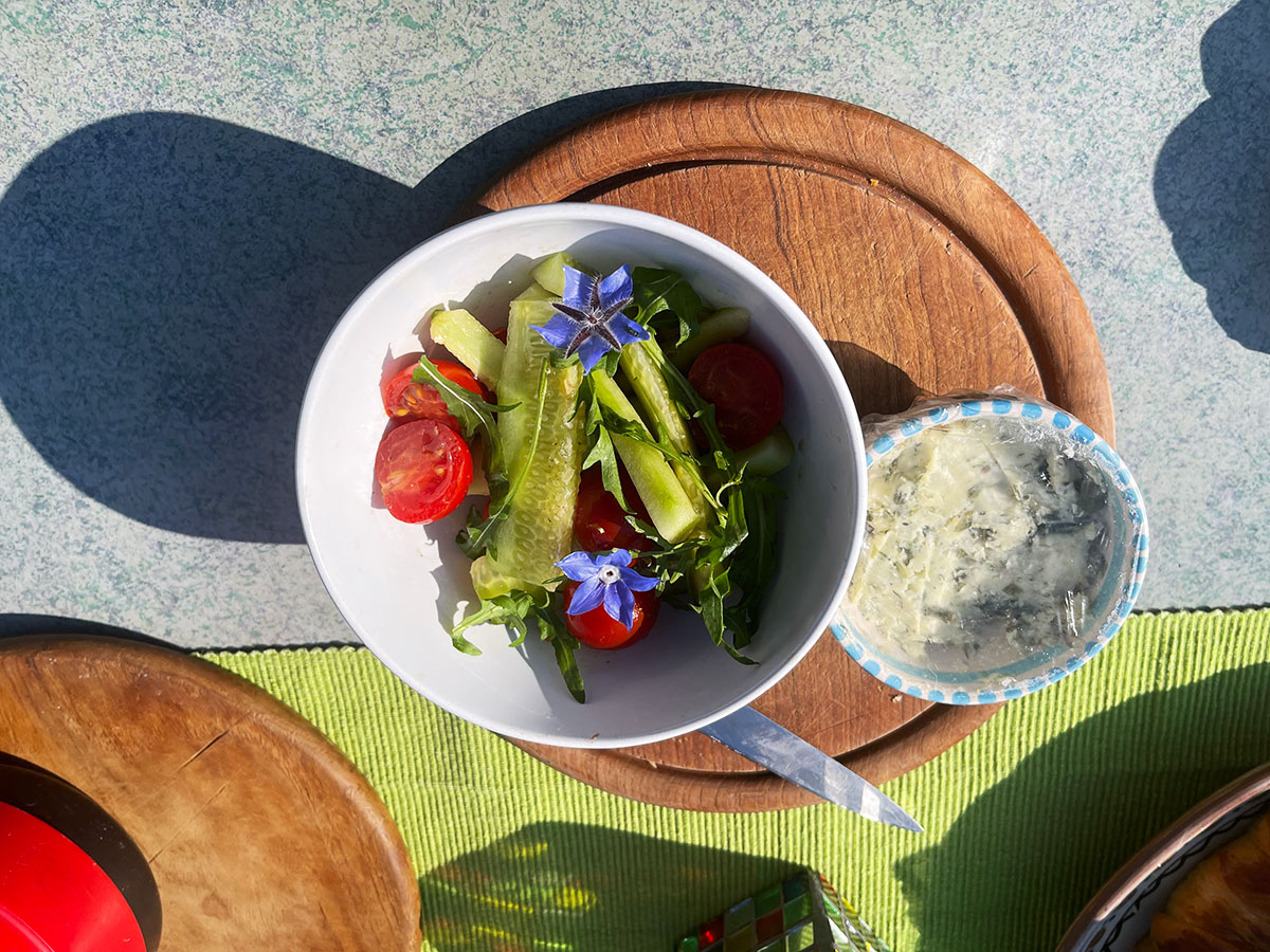 Salat mit Blumen