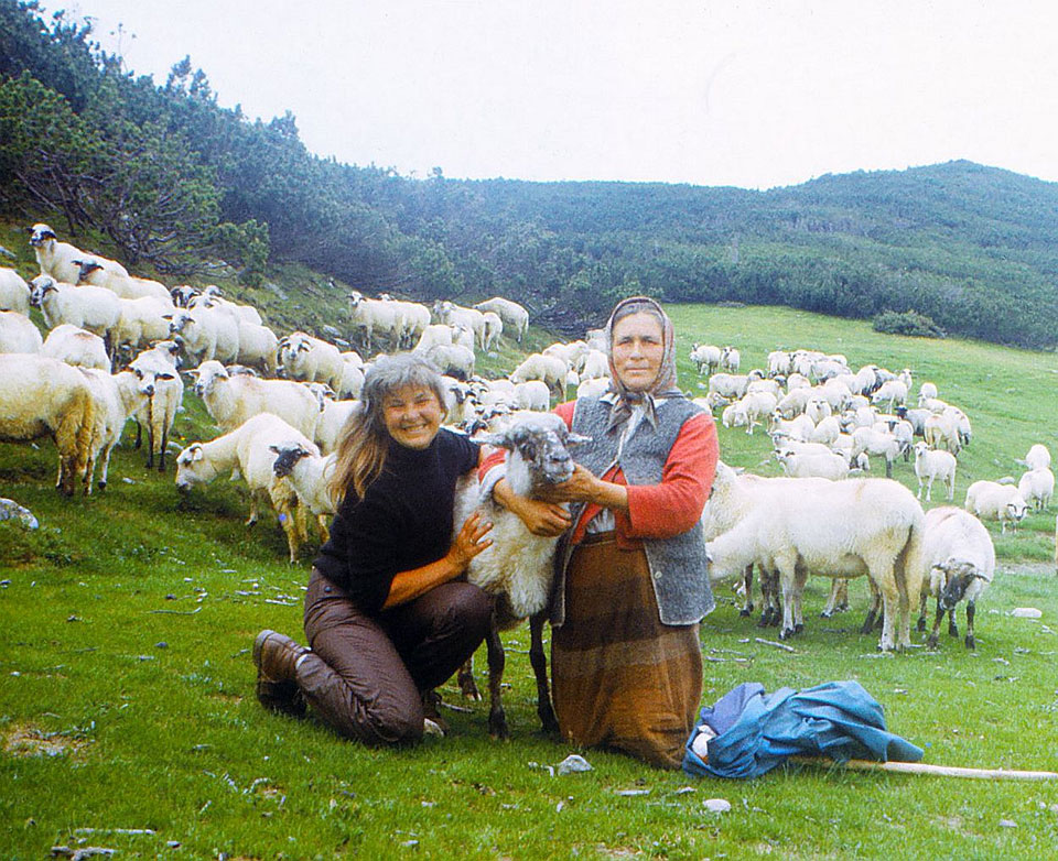 Frauen mit Schaf