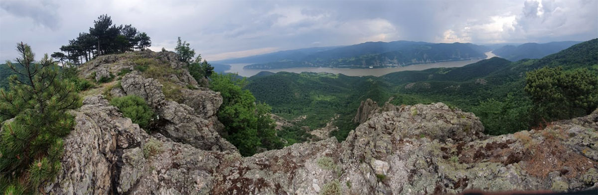 Berglandschaft mit Donau