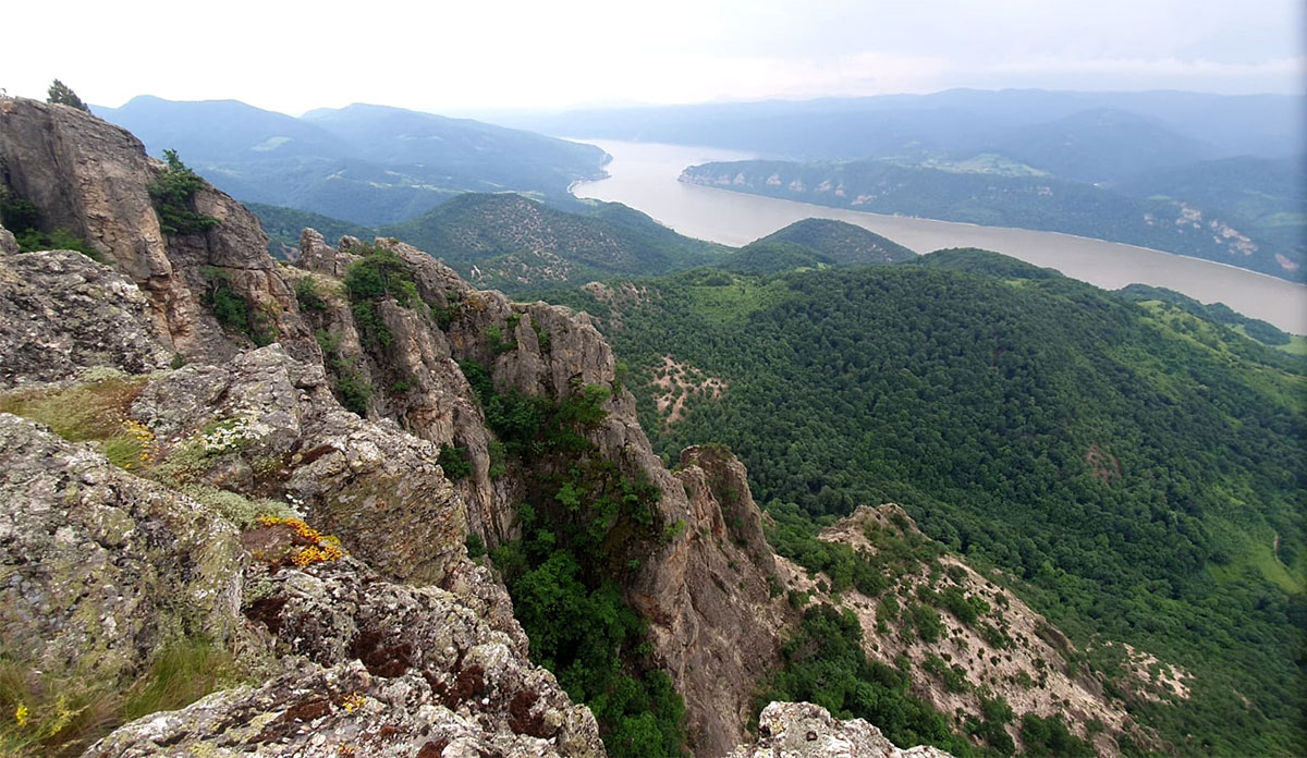 Berglandschaft mit Donau