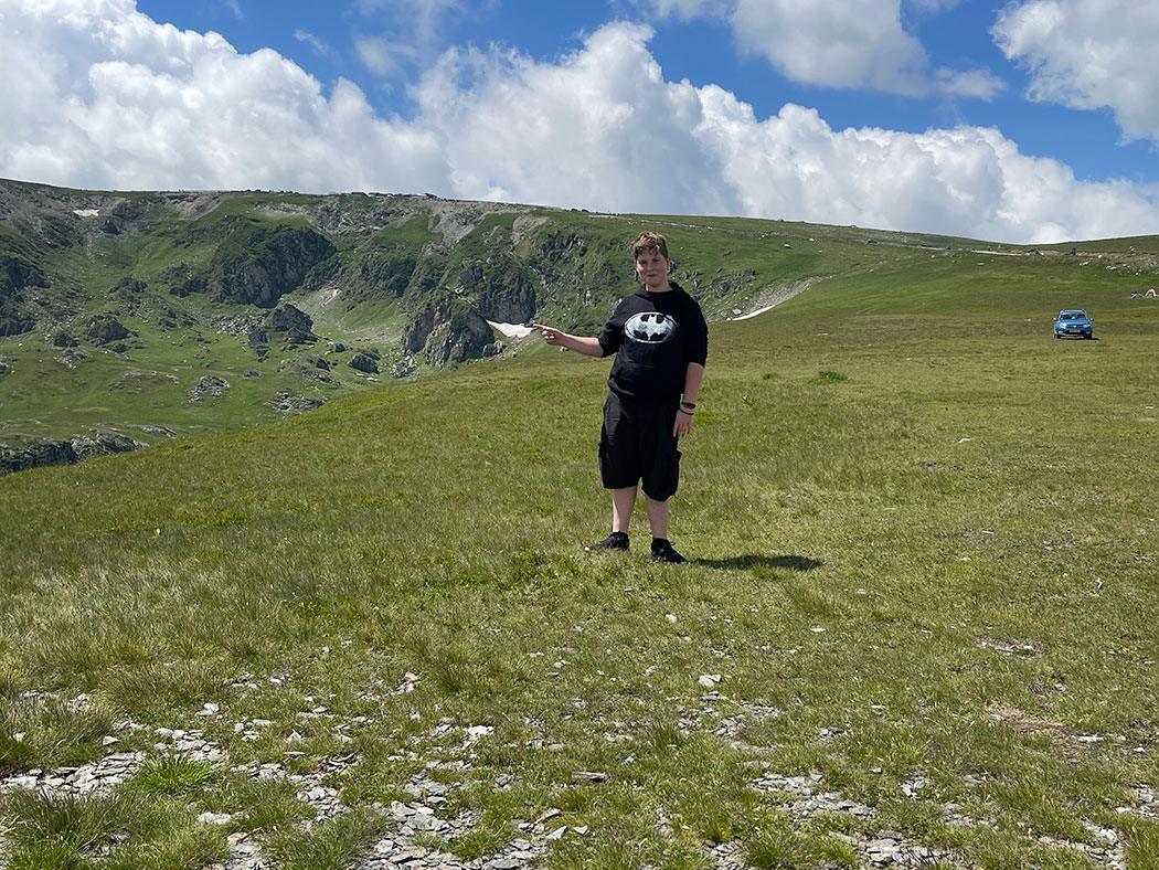 Bela auf einer Bergwiese