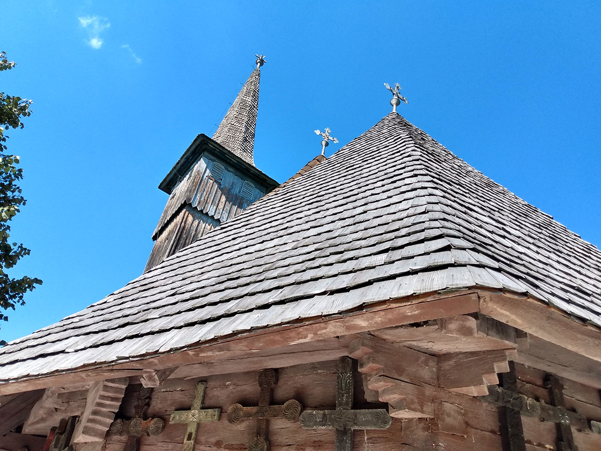 Kirchendach aus Holzschindeln