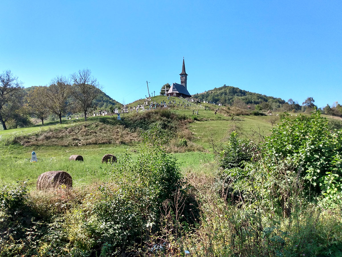 Kirche auf Berghügel