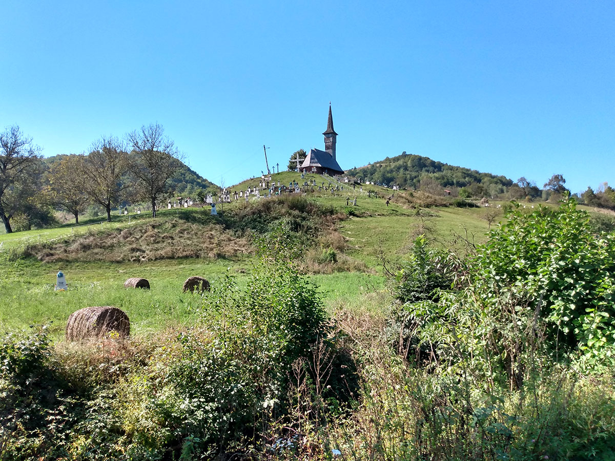 Kirche auf Berghügel