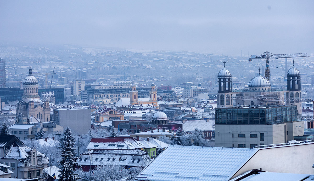verschneite Altstadtdächer