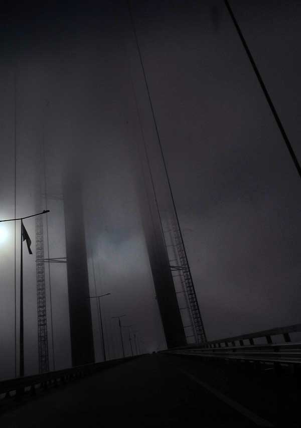 Brücke im Nebel