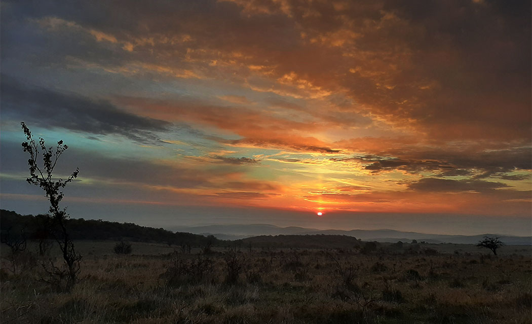 Berglandschaft mit Sonnenaufgang