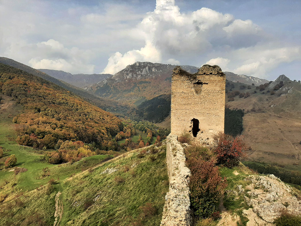 Berglandschaft mit Ruine