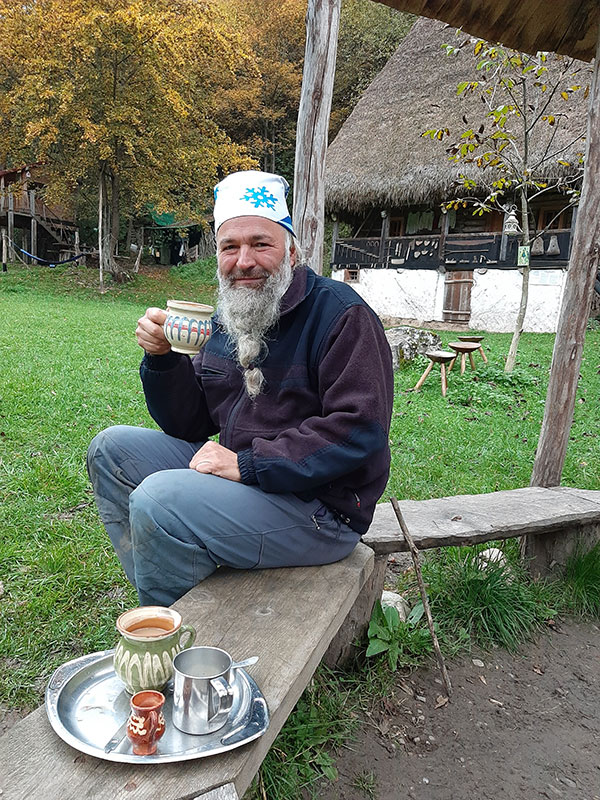 Mann mit Kaffeetasse