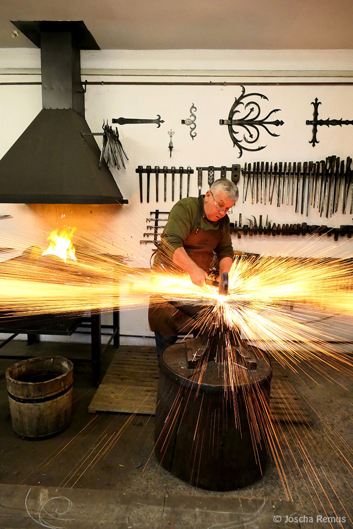 Funkenregen beim bearbeiten von Metall