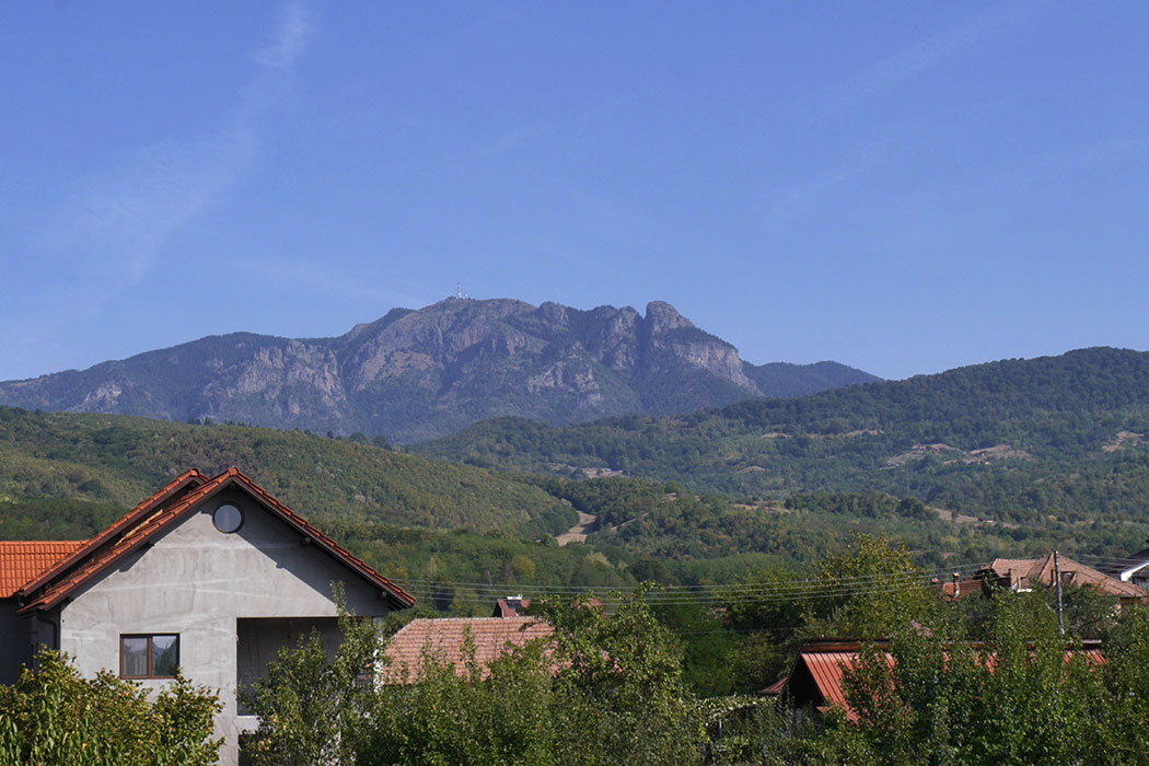Berggipfel mit Turm