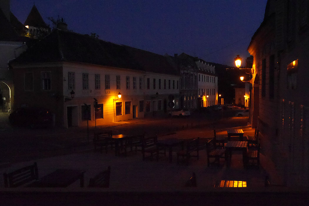 Straße bei Nacht
