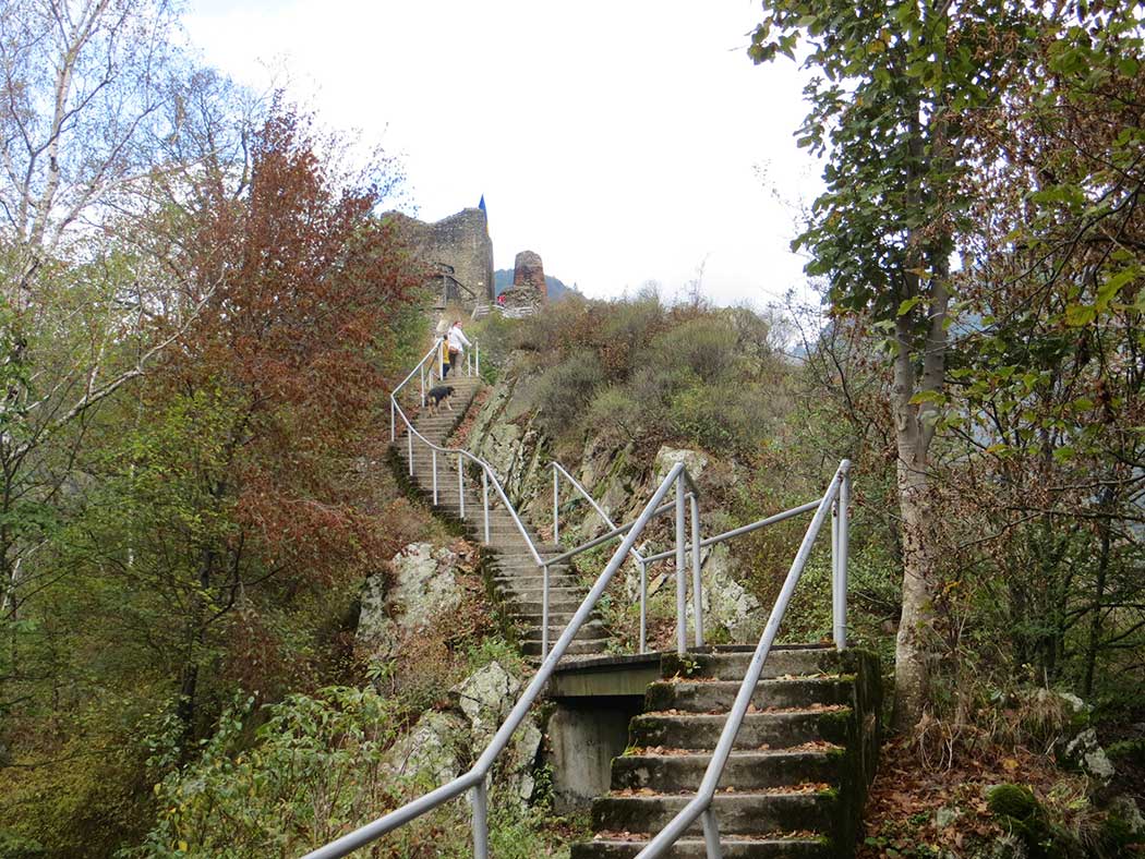 Aufstieg zu einer Burg