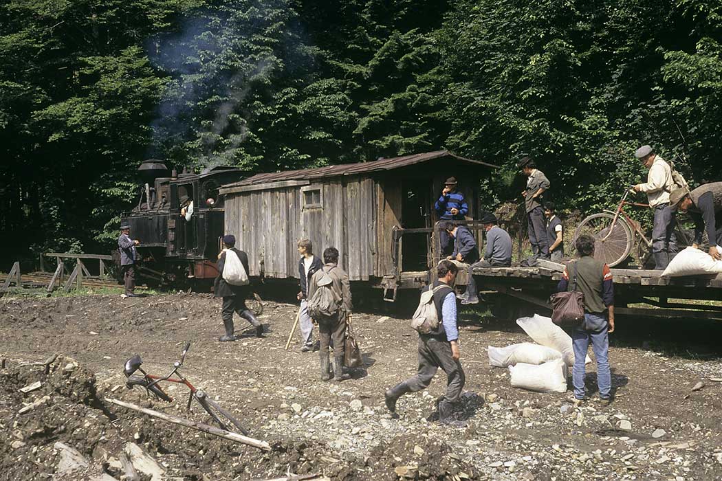 Dampflokzug wird beladen