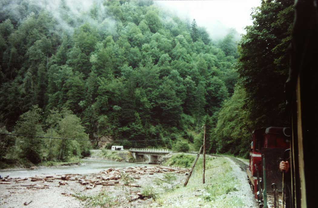 Zugfahrt durchs Wassertal