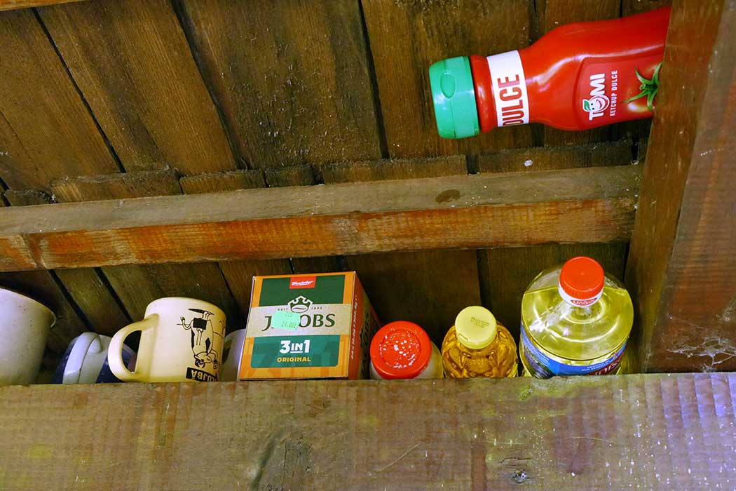 Lebensmittel auf einem Balken