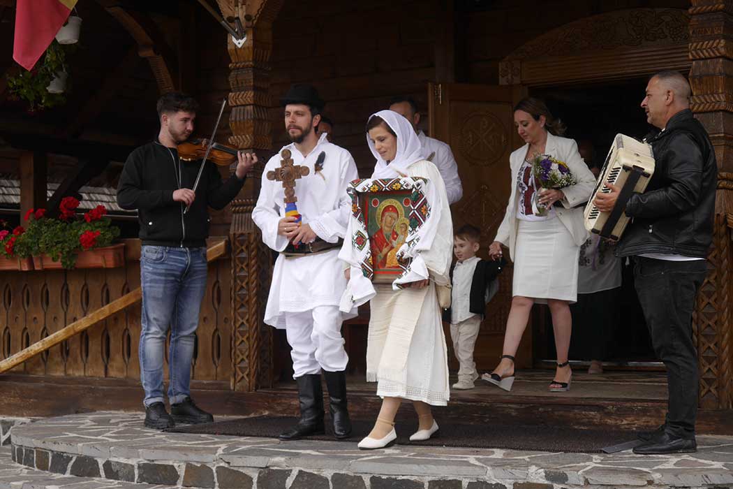 Menschen in Trachten